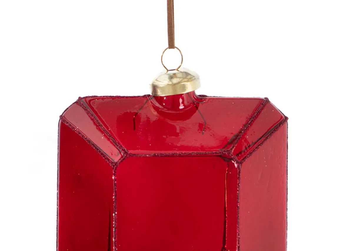 A dimension image of the Red Square Bauble with 8cm x 9cm