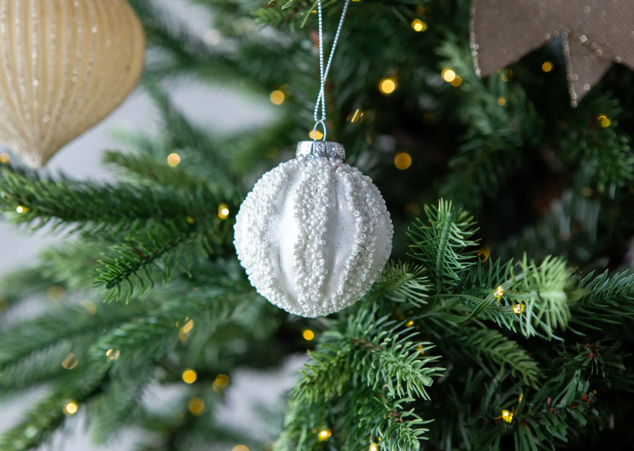 Set of 4 10cm White Baubles - Bethlehem