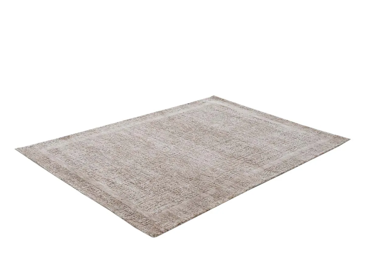 A dimensiojn image of the Moray Medium rug with 230cm x 160cm