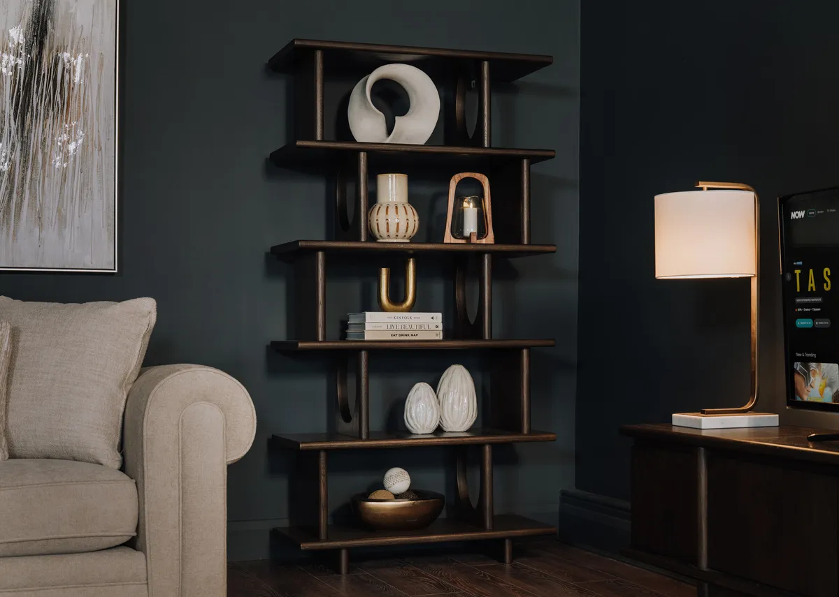 A lifetsyle image of the Flow espresso display unit with ornaments with Olivia sofa.