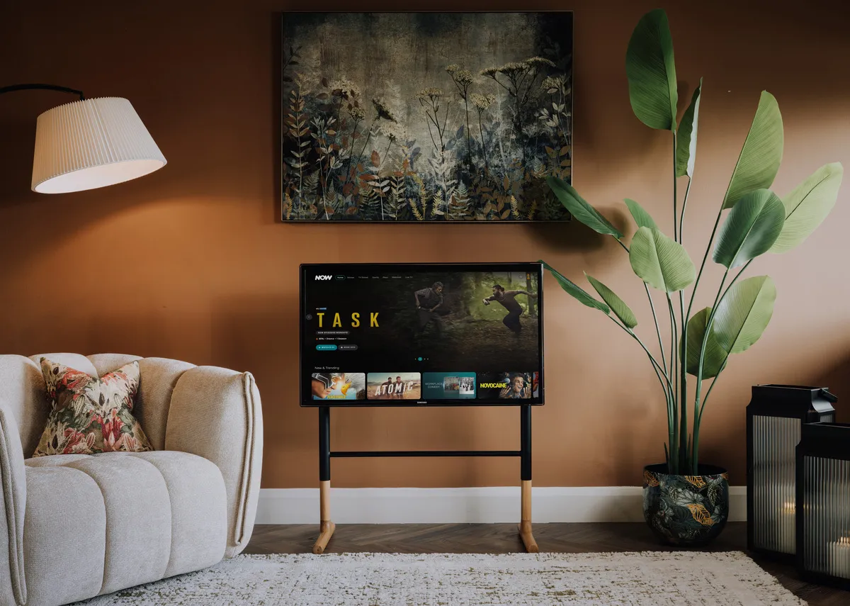 Black Metal & Oak Framed TV Stand - Hana
