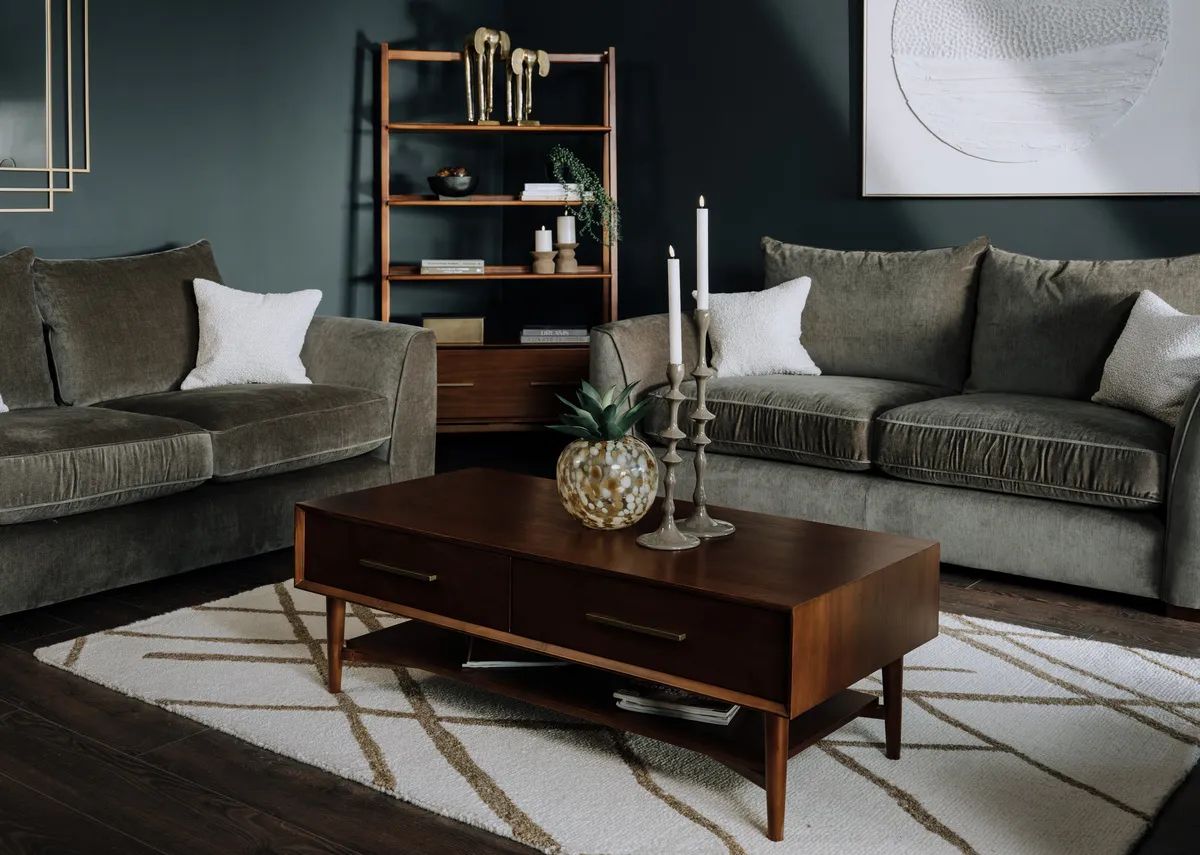 A lifestyle image of the leya Coffee table with the Toscana sofas and Monterose rug.