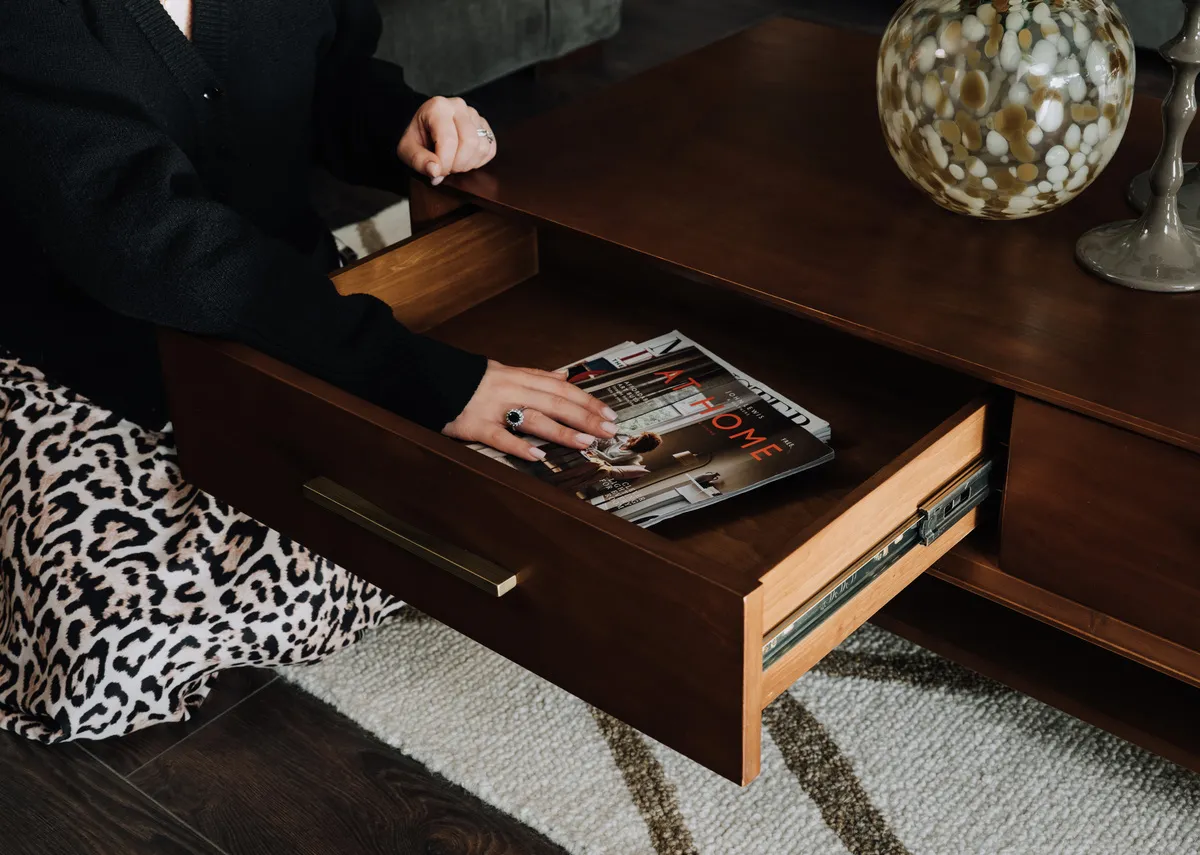 A lifestyle image of the leya coffee tabel with drawer open
