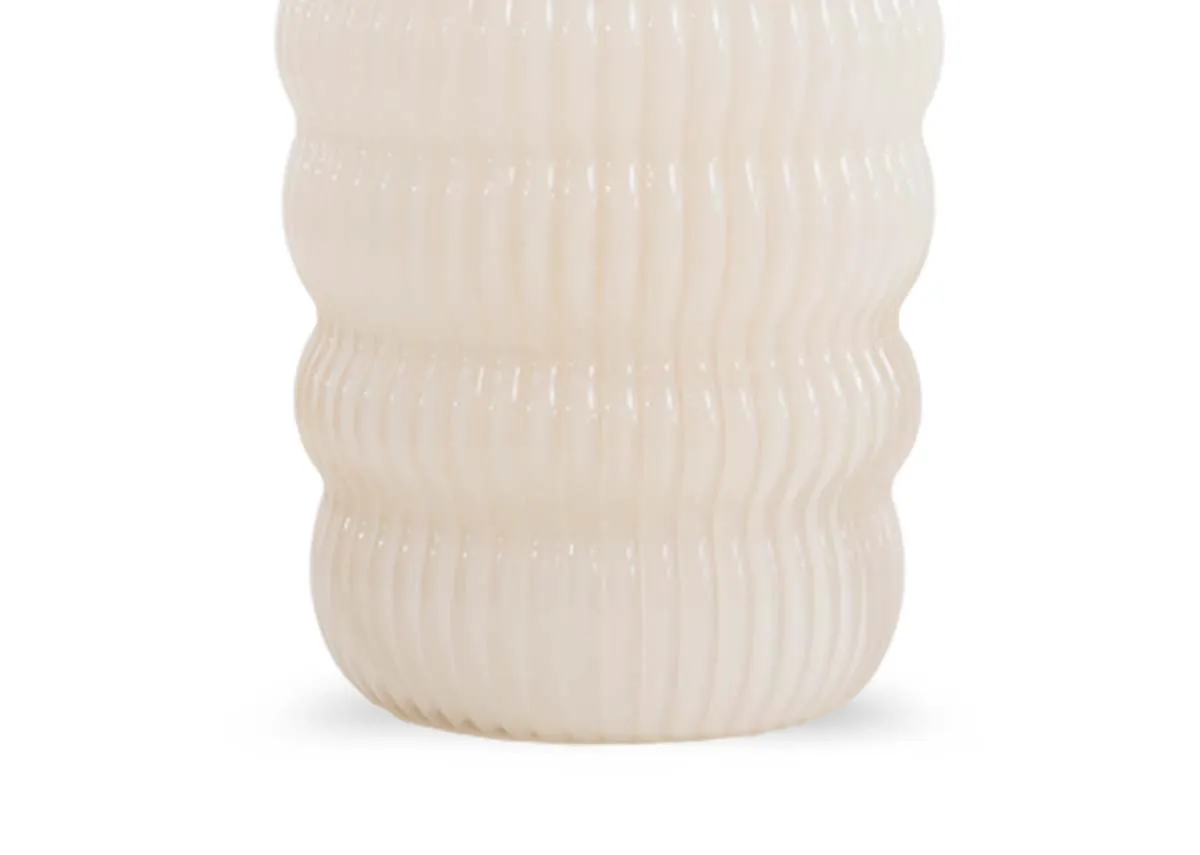 A dimension image of the Lunette Cream Vase with 15cm x 30cm