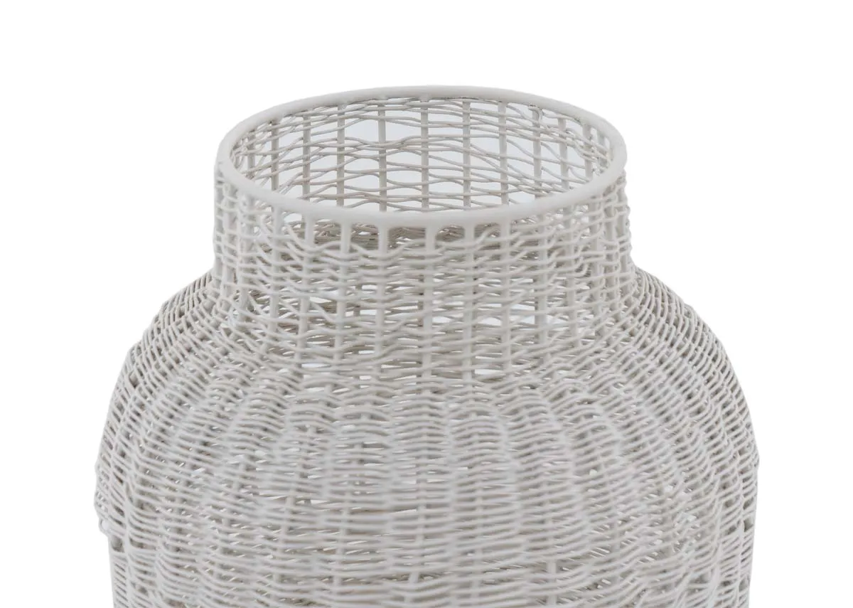 A dimension image of the Valery candle holder with 17cm x 16cm