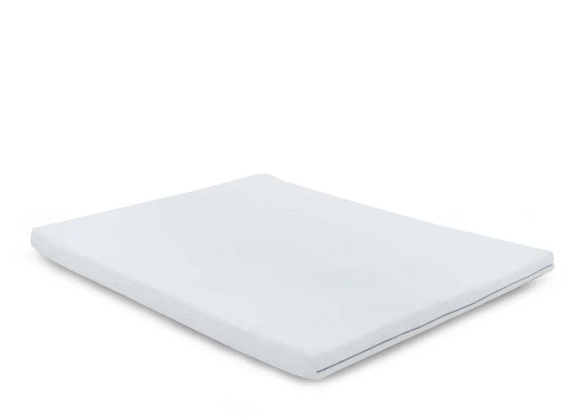 A 4ft 6 mattress topper from EZ Livings Cozy range. Angled view of comfy mattress topper.