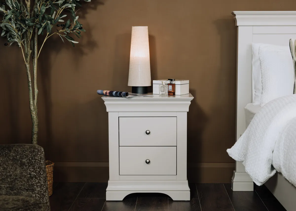 A lifestyle image of the Dove locker with bedside table lamp