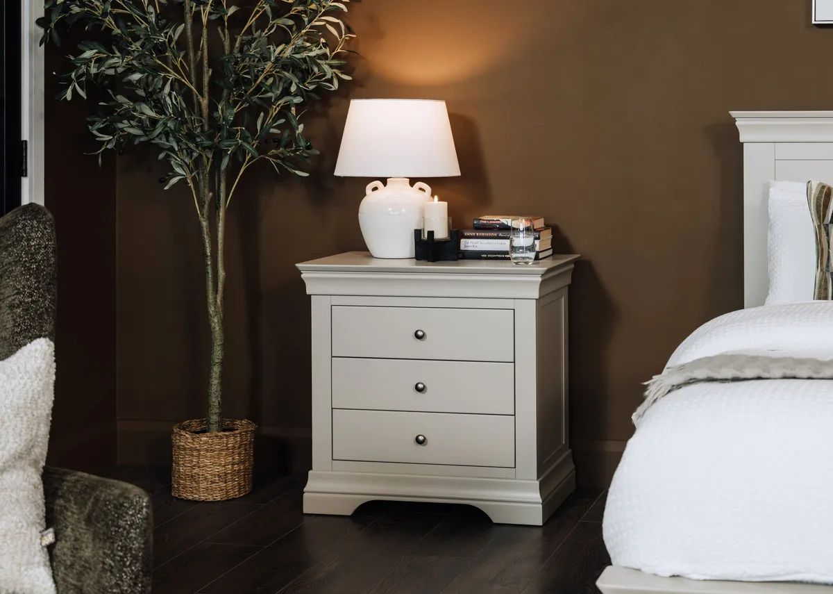 A lifestyle image of the Dove large licker with the Nenagh table lamp.