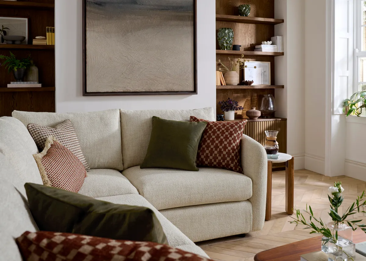 A lifetsyle image of the 2 scatter cushions on the Carnaby sofa.