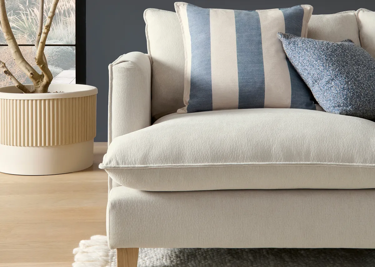 4 Seater X-Large Cream Fabric Sofa - Howth By Vogue