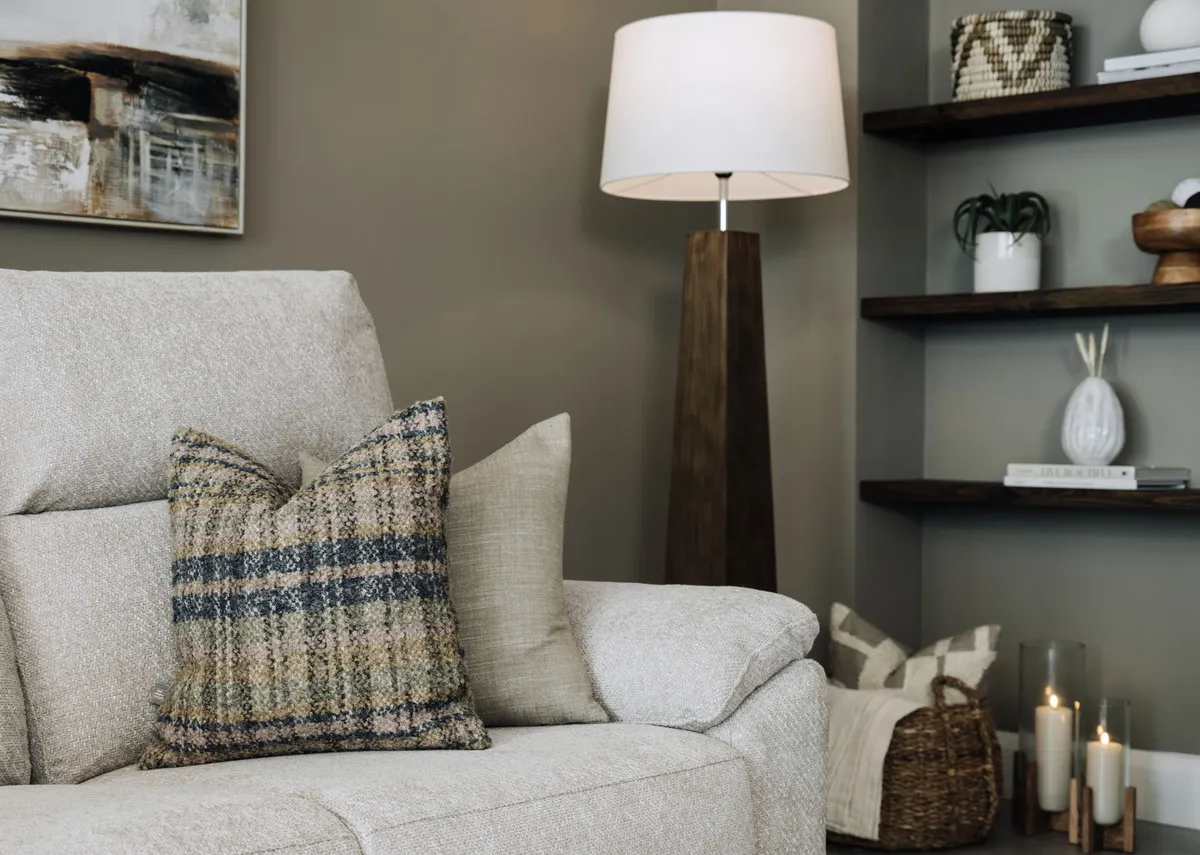 43cm Green Tweed Cushion - Uilleann