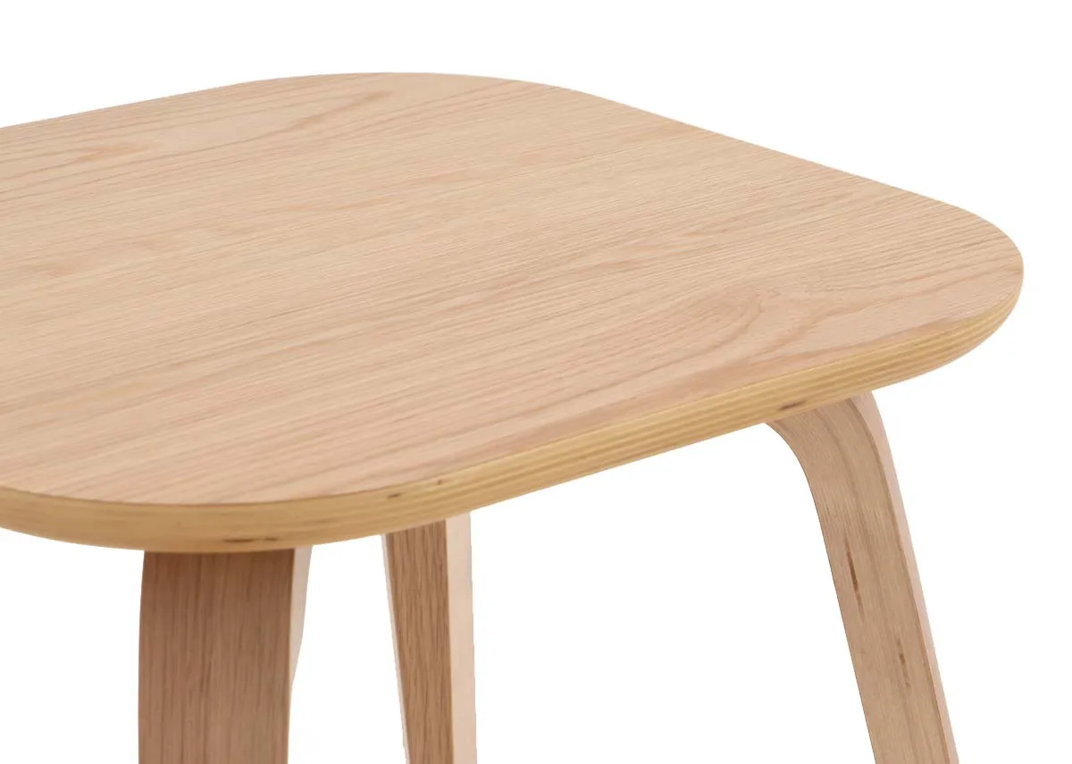 A closeup of the square oak veneer lamp table from EZ Livings Anton range.