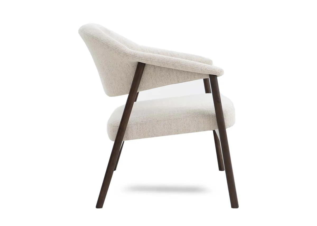 A dimension image of the Elk Lounge Chair with 68.5cm x 71cm x 76cm