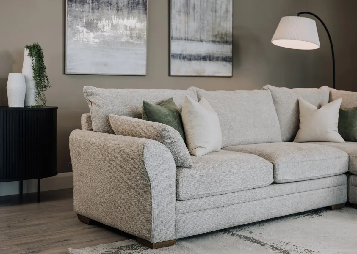 A dimension image of the New Skyline Corner sofa with 289cm x 95cm-194cm