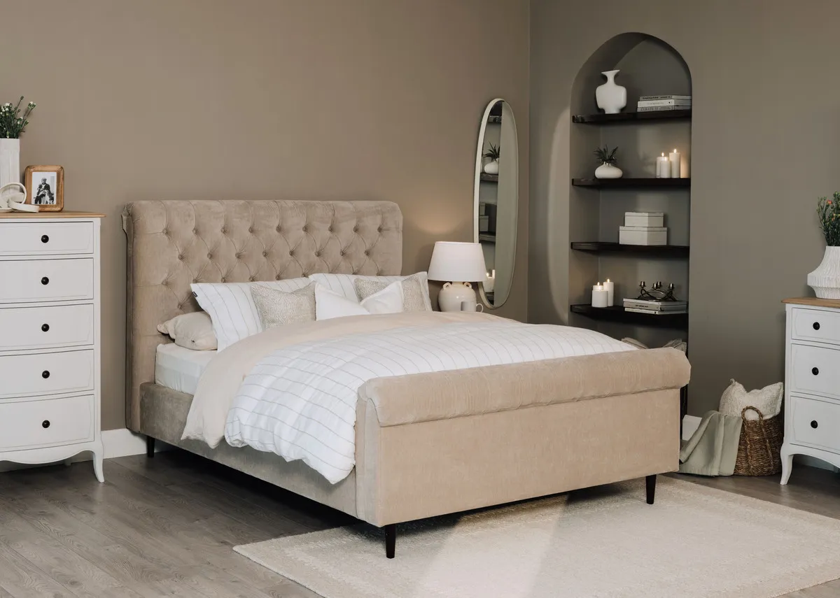 A lifetsyle closeup of the Sofia tufted headboard.