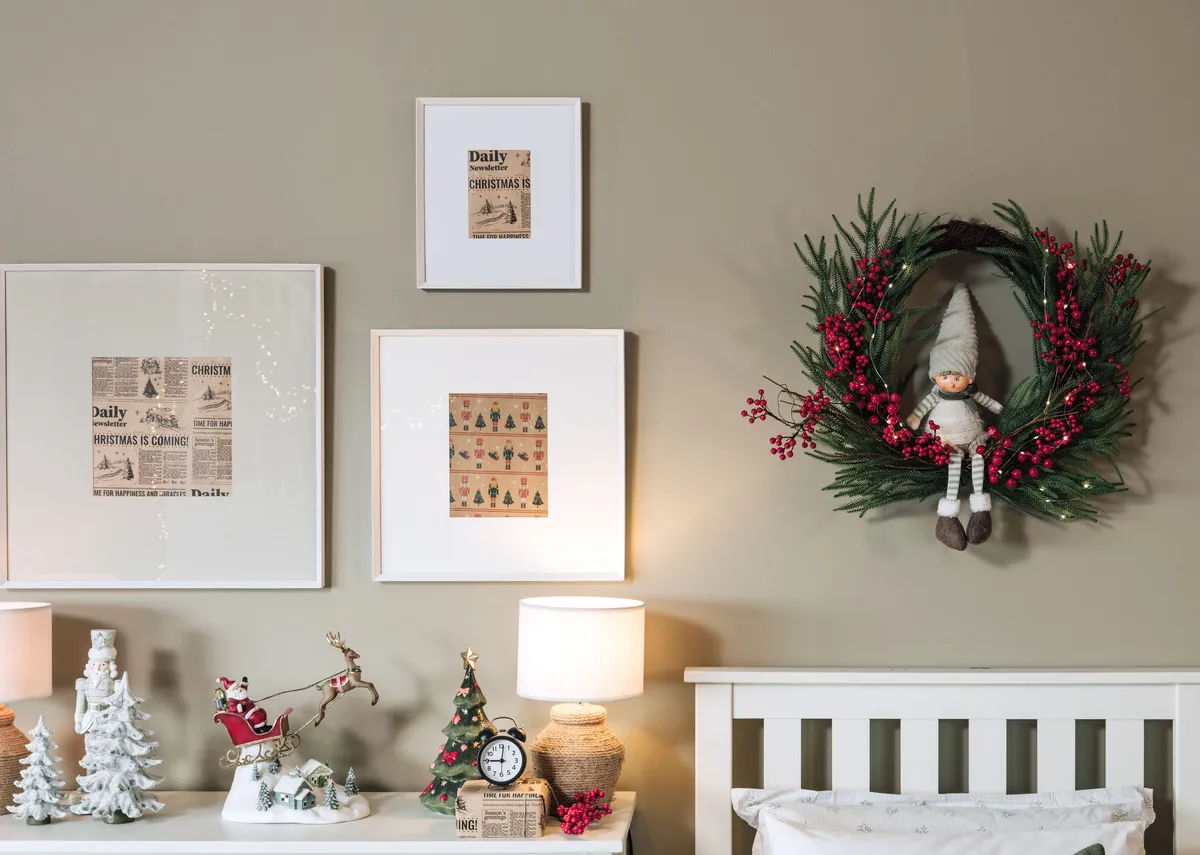 A lifestyle image of the Atlas chest with Slany lamp with resin tree and gifts ornament with trees.