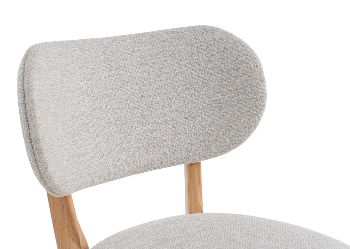 A dimension image .of the Stilo dining chair with 49cm x 51cm x 79.5cm