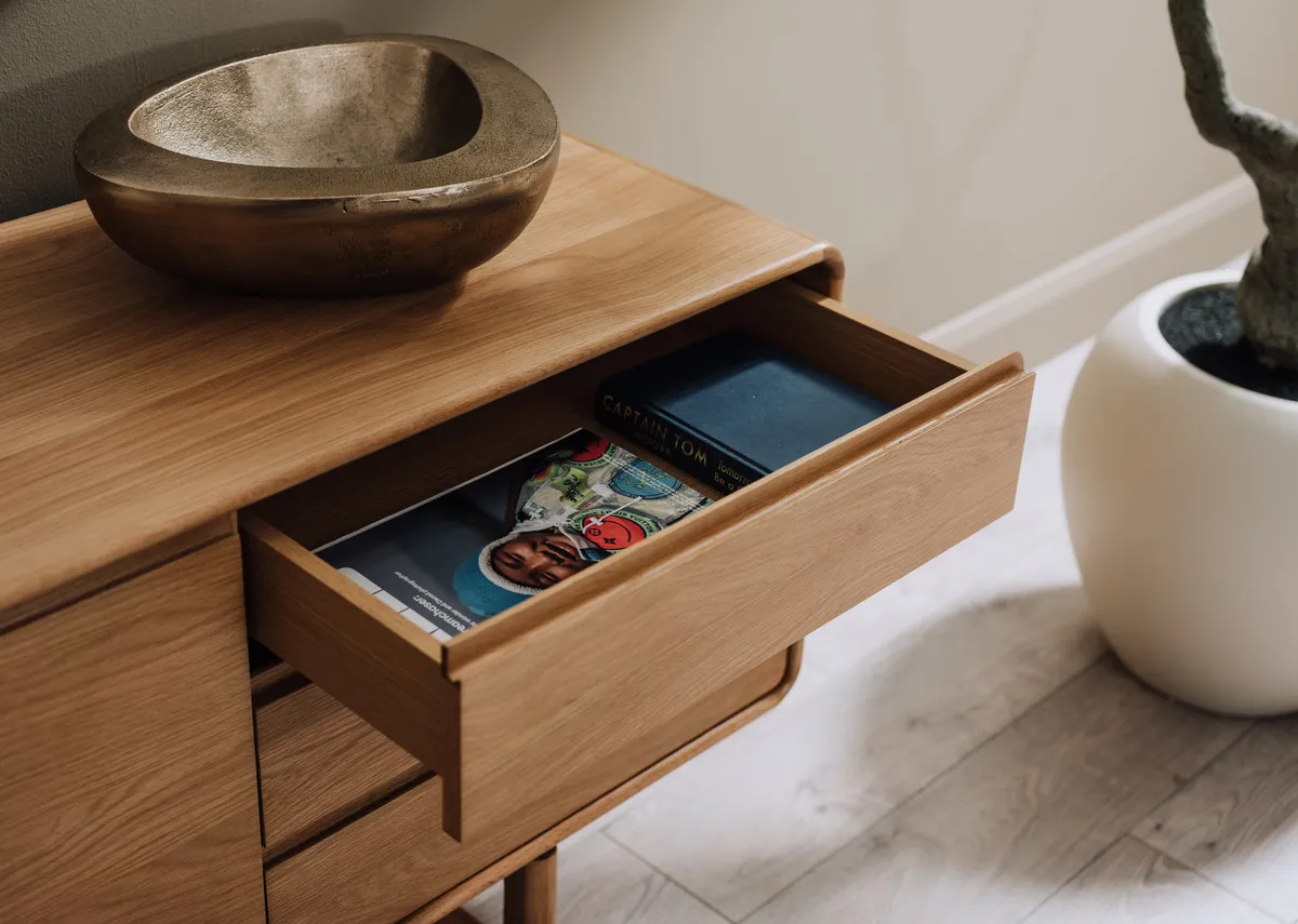 A dimension image of the Stilo Sideboard with 180cm x 95cm x 75cm