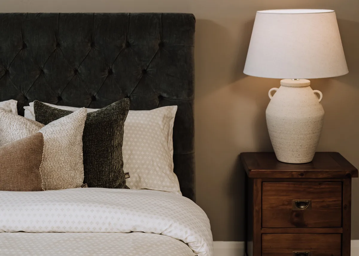 A dimension image of the Foxford Beige Duvet Set with 220cm x 225cm