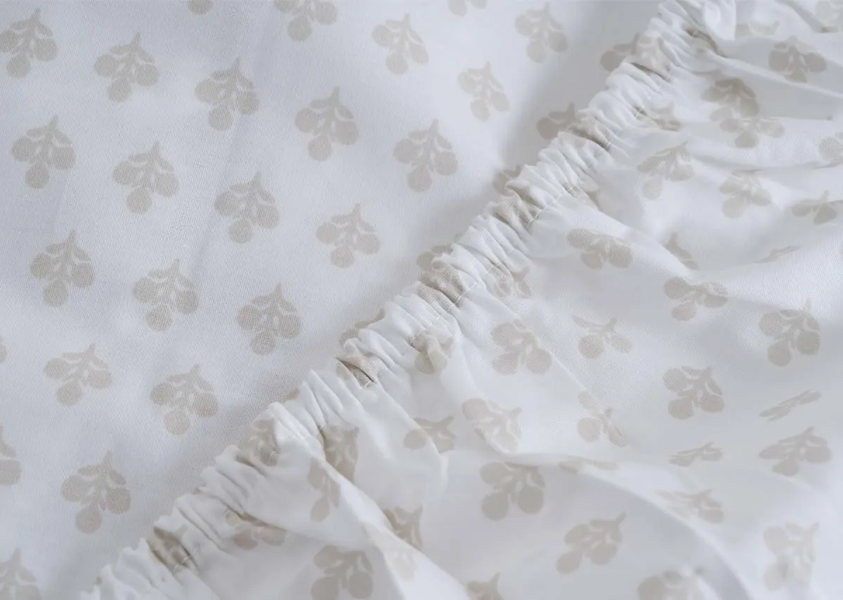 A dimension image of the Foxford Fitted Sheet with 152cm x 200xm
