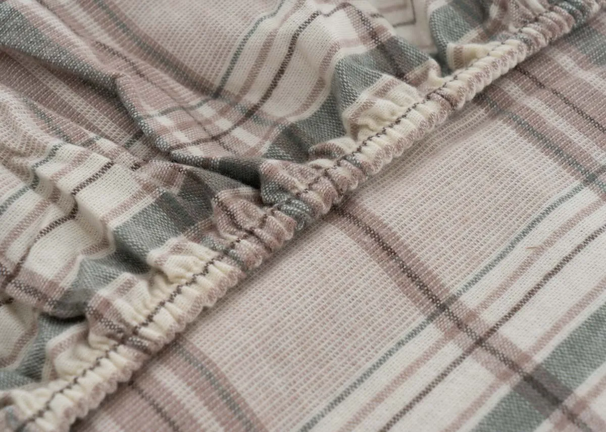 A closeup of the print and texture on the Eve fitted sheet.