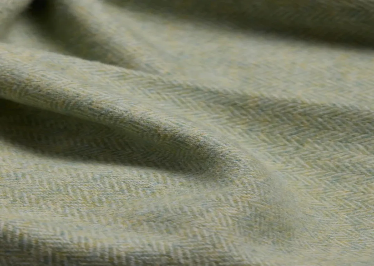 A dimension image of the Foxford Dingle throw with 140cm x 180cm