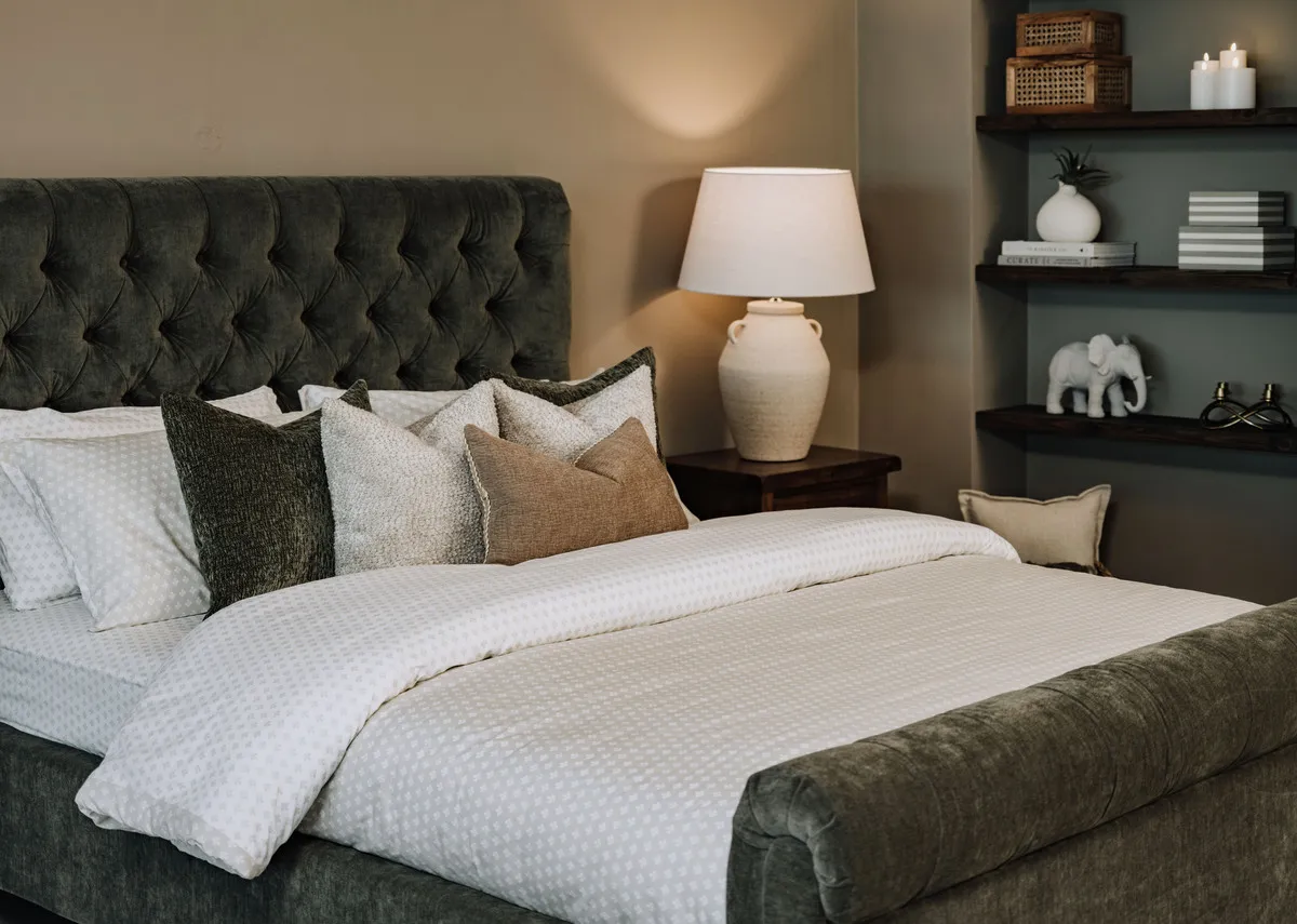 A dimension image of the Mia Duvet Set with 4ft6 200cm x 200cm