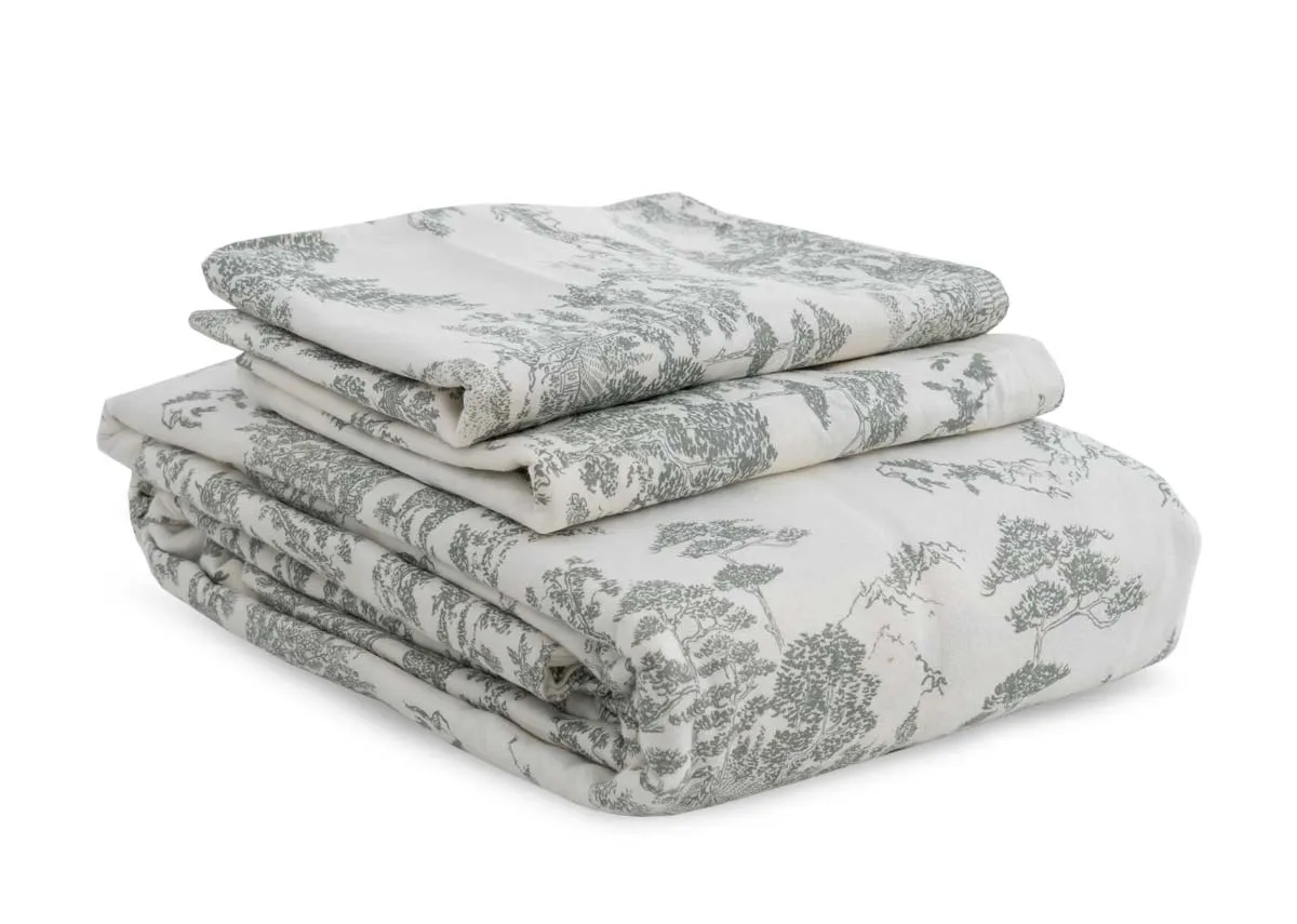 An image showing the contents of the duvet set including a king size duvet cover and 2 pillowcases.Angled view