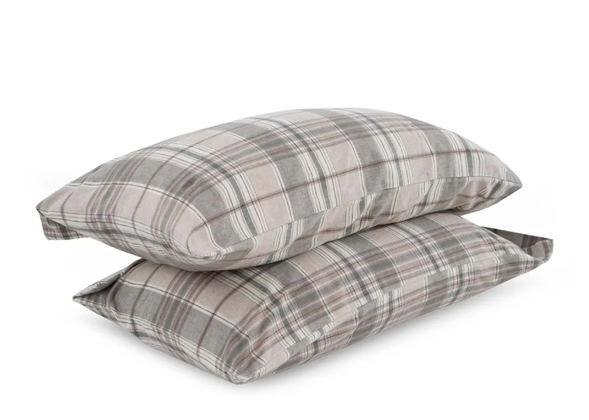 A dimension image of the Eve Tartan Duvet set with 6ft 260cm x 220cm