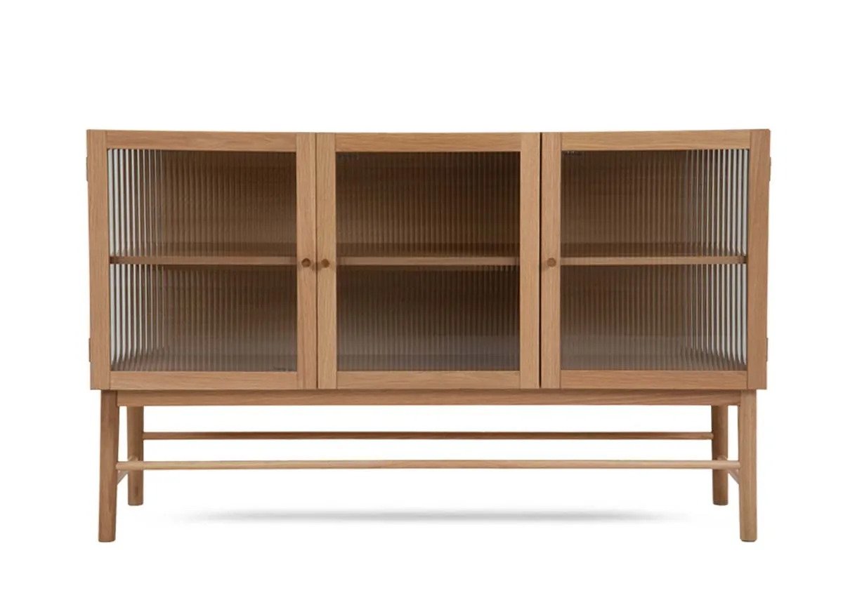 An oak 3 door sideboard with glass front from EZ Livings Gallina range.Side view of clear glass sides