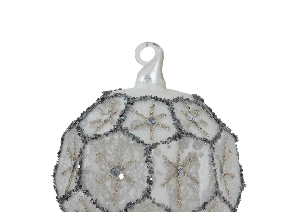 A dimension image of the In The Bleak Mid Winter bauble with 8cm