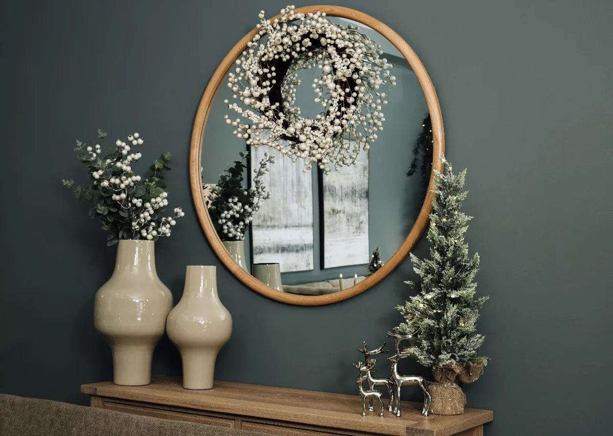 A lifestyle image of the Set of reindeers with garlands on mantle