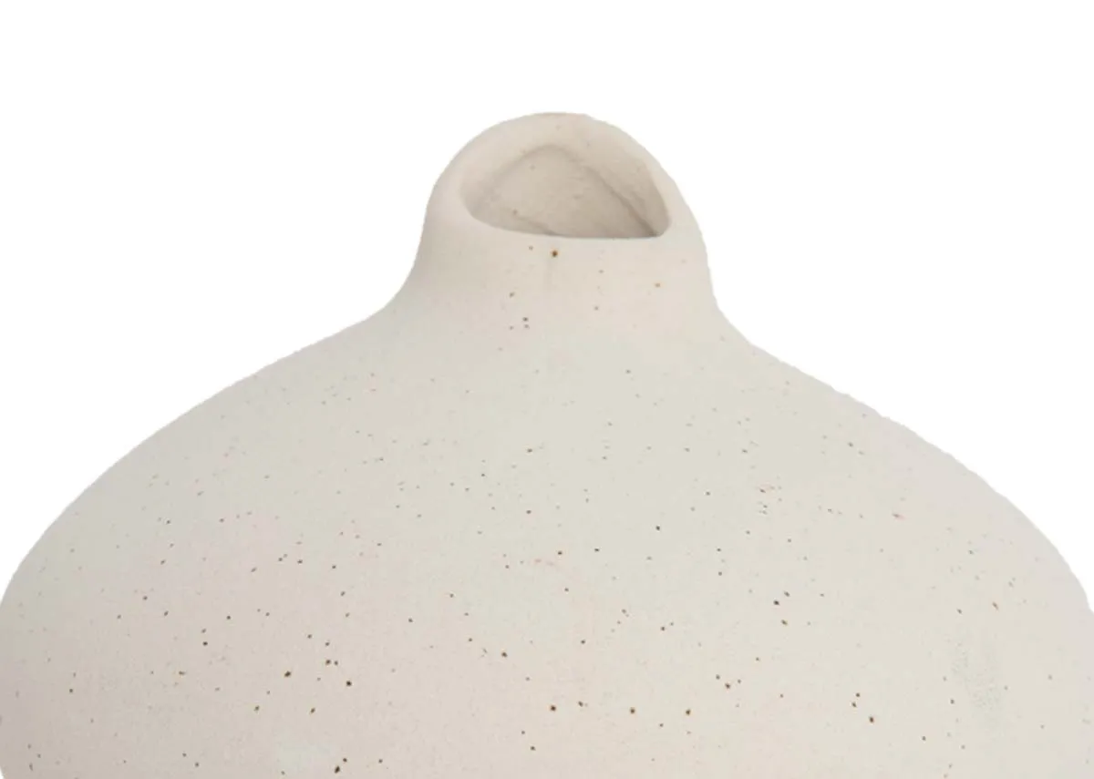 A dimension image of the Smal Assago Vase with 18cm x 11.5cm