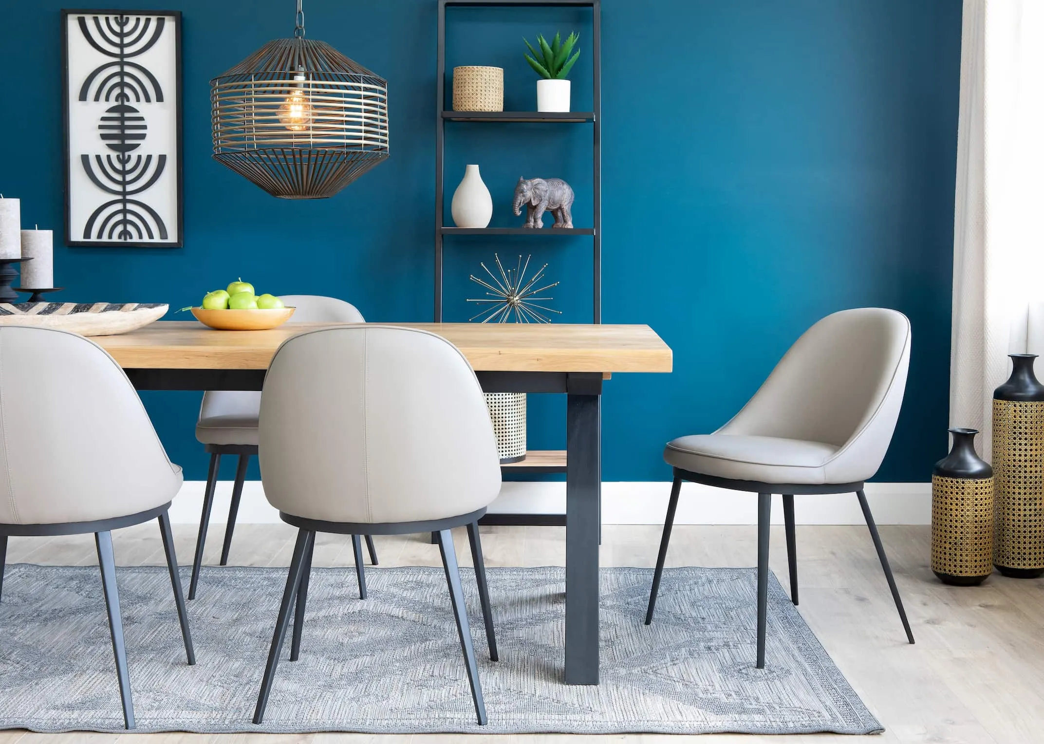 A lifestyle image of the Gain Dining Chair with seleste light