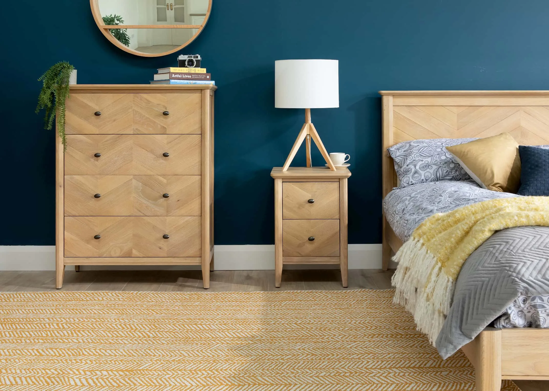 4 Drawer Oak & Pine Chest - Chevron