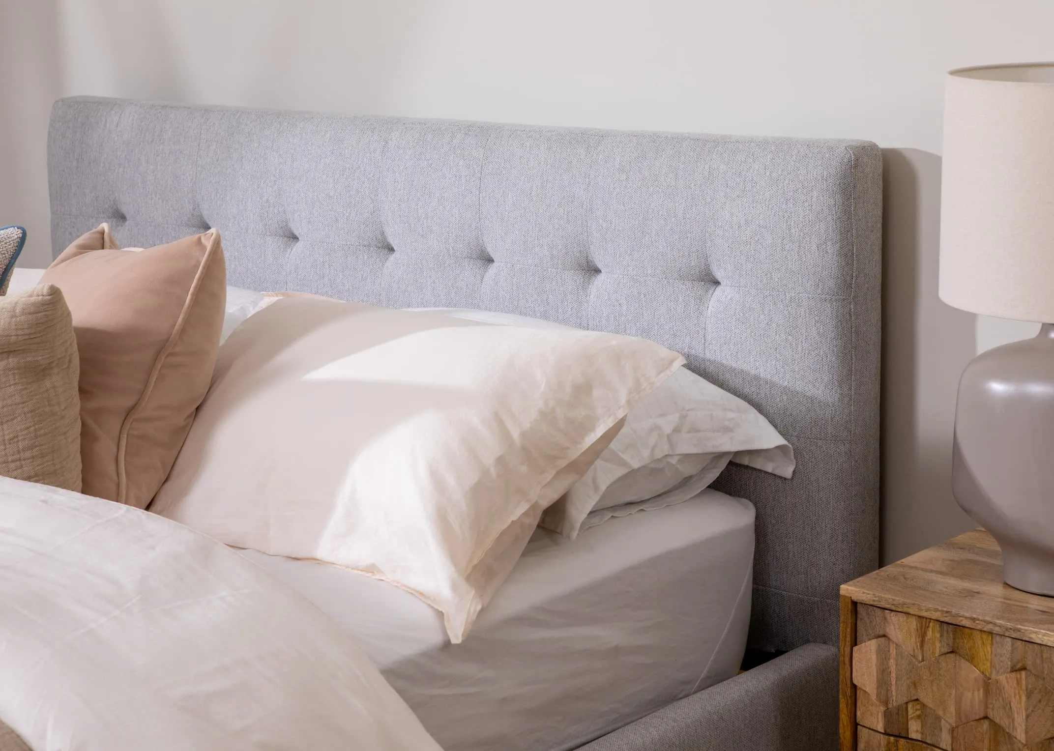 A dimension image of the Cairo 4ft6 Bedframe with 152cm x 208cm x 107cm