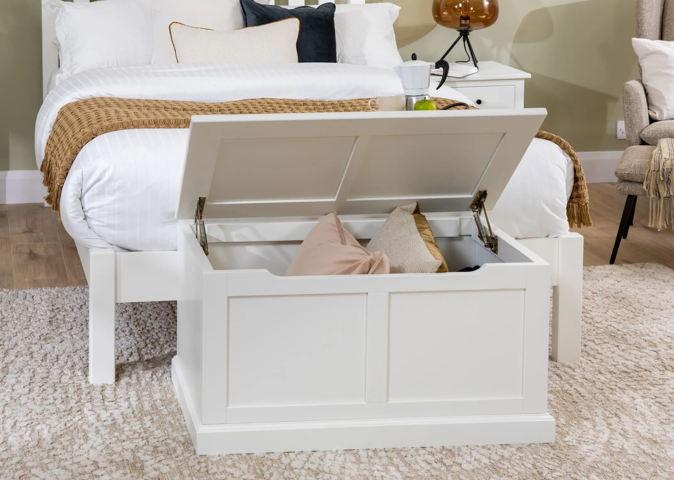 White Blanket Box - Atlas