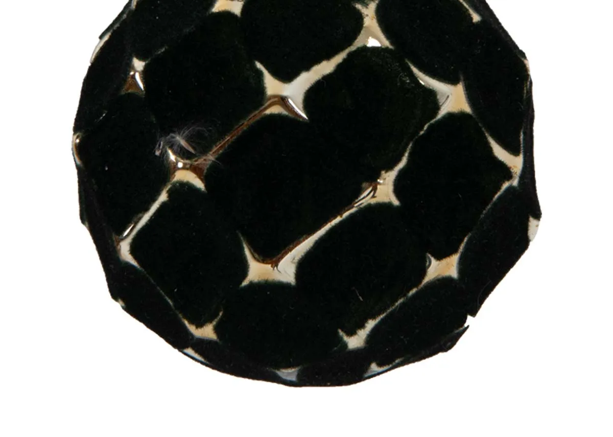 A dimension image of the Holly & Ivy Bauble with 8cm