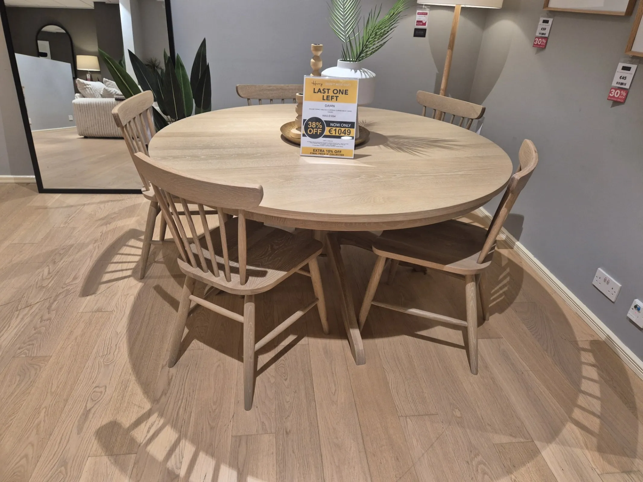 Dawn Round Oak Dining Table & 5 Spindle Back Chairs (Sligo Floor Model)