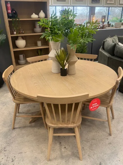 Dawn 150cm Oak Round Dining Table & 5 x Spindle Curved Oak Dining Chair (Tullamore Floor Model)