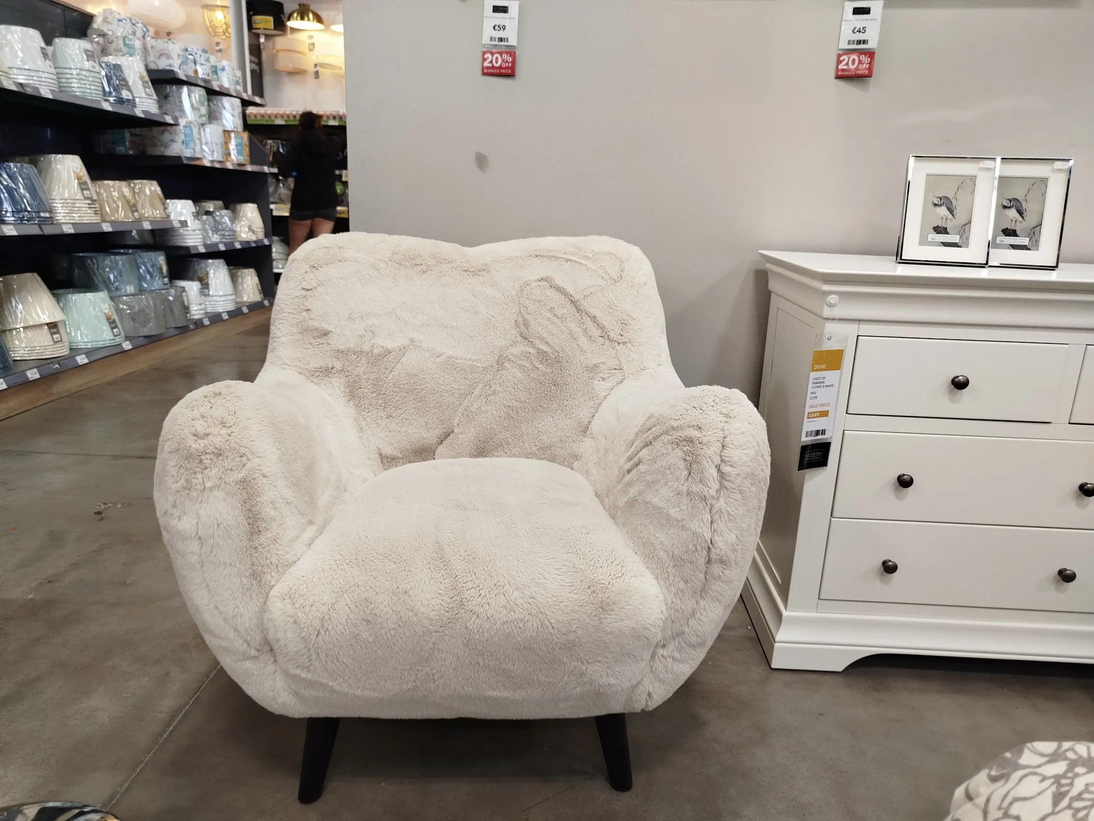 Globe Cream Fur Accent Chair (Naas Road Floor Model)