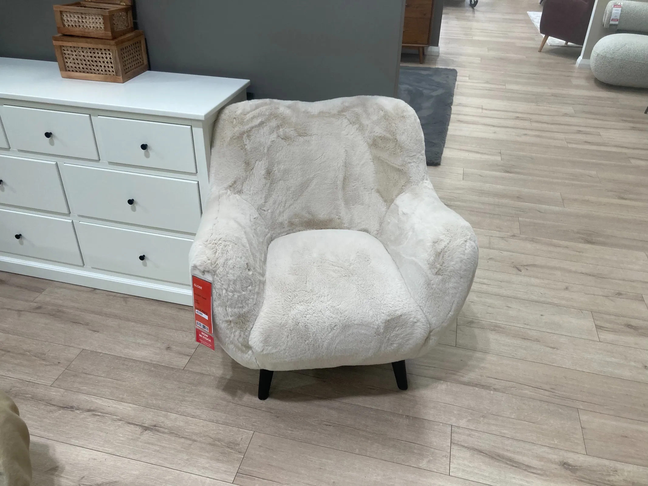 Globe Cream Fur Accent Chair (Clonmel Floor Model)