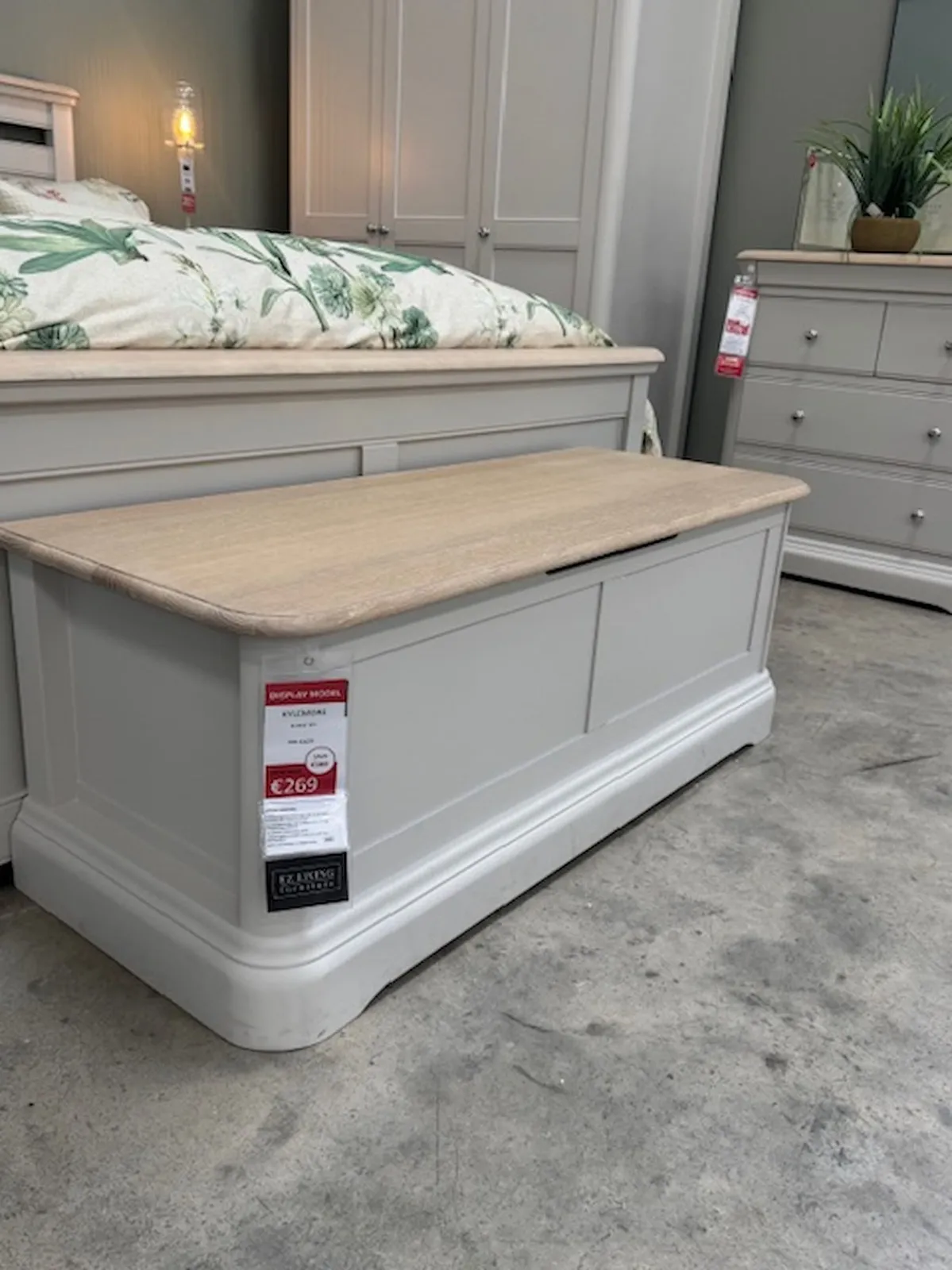 Kylemore Blanket Box (Tullamore Floor Model)