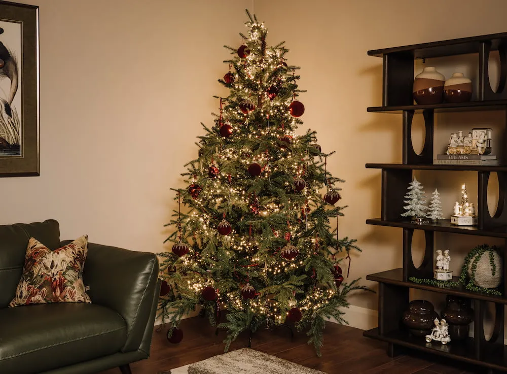 6 Decorating Mistakes That Will Ruin Your Christmas Tree Display & How To Avoid Them 