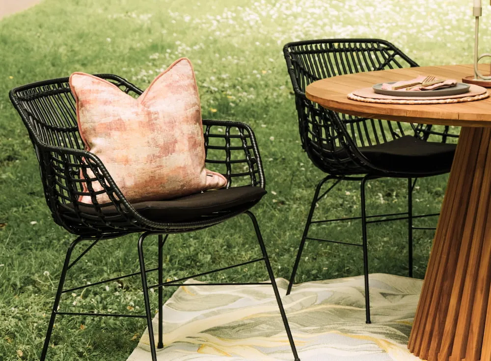 Creating A Cosy Outdoor Oasis: Tips For Choosing The Right Garden Furniture