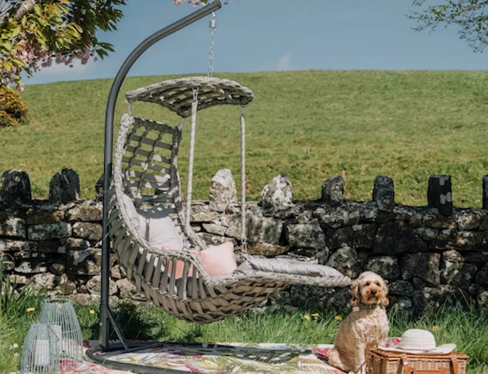 Top 5 Stylish Summer Reading Nooks