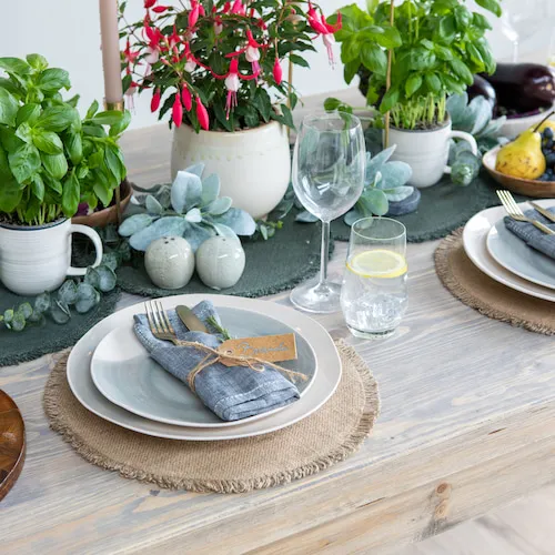 Place settings for lunch with placemats. 