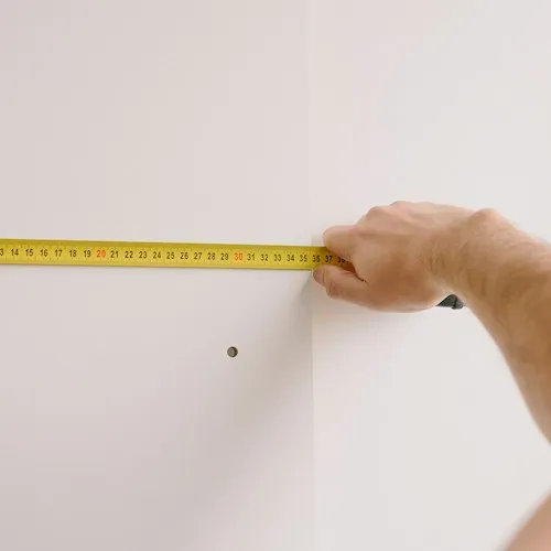 Measuring tape measuring wall