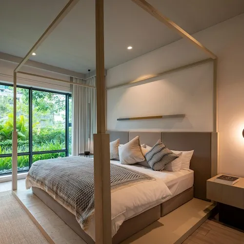 Four poster bed